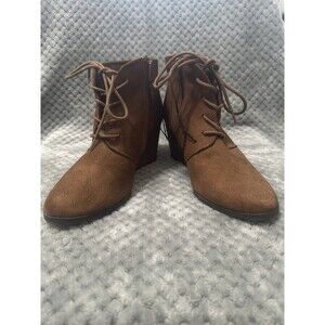 American Rag Size 8 Brown Sueded Wedge Boots